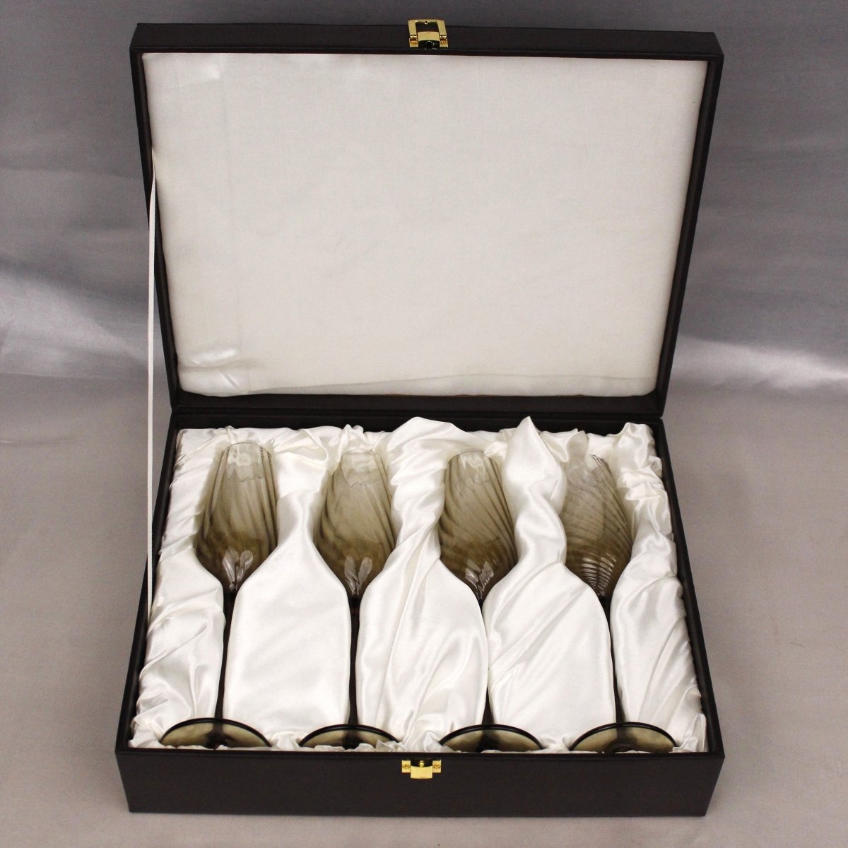 Drinking Glasses Emerald Set Of 4 Champagne Flutes with Gift Box - Daamaira Home and Living Ltd